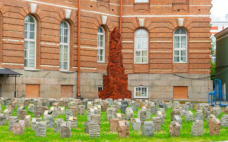 Необычные памятники в Санкт-Петербурге