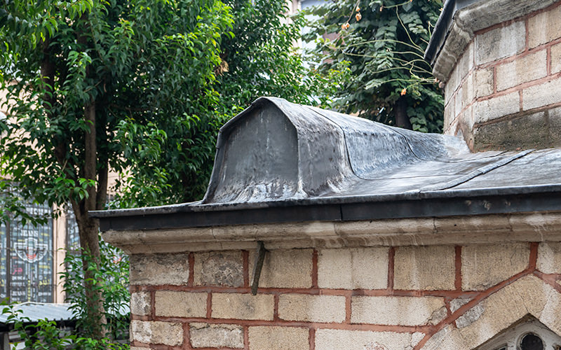 Katip Sinan: a Unique Mosque with a Tomb on the Roof