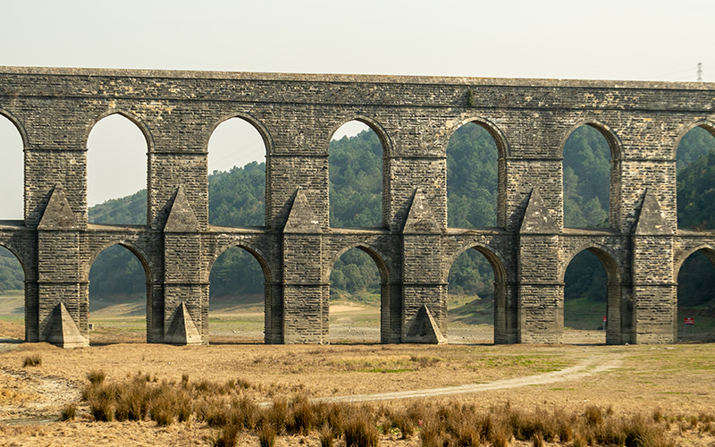 Non-touristic Istanbul. The Güzelce Kemeri Aqueduct