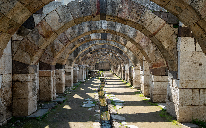 Agora of Smyrna: An Unusual Architectural Monument in Izmir