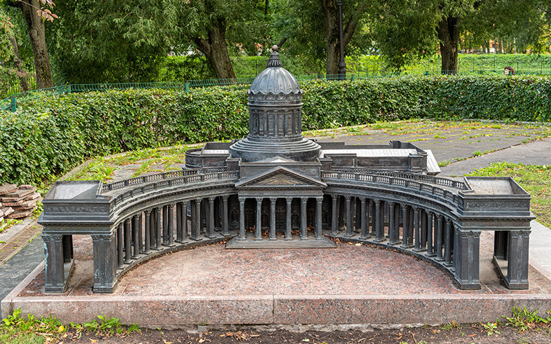 Miniature St. Petersburg: The "Mini-City" Exhibition Space near "Gorkovskaya" Metro Station