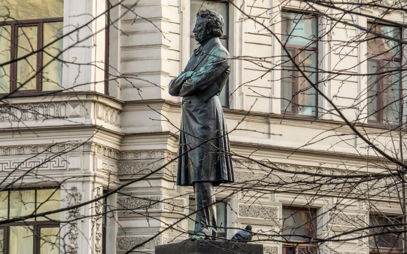 Памятник А. С. Пушкину в Пушкинском сквере