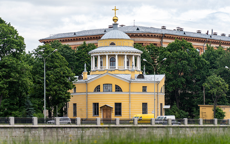 Церковь Благовещения на берегу Большой Невки