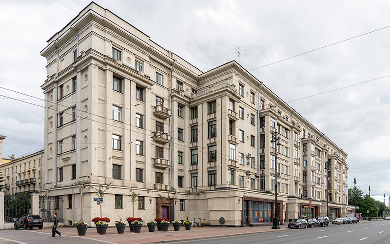 Жилые дома Ленсовета на Московском проспекте