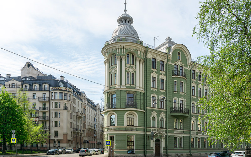 Petrograd Side: A Route through Interesting Buildings