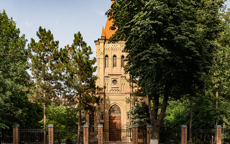 Здание кирхи (Евангелическо-лютеранской церкви) в Ташкенте