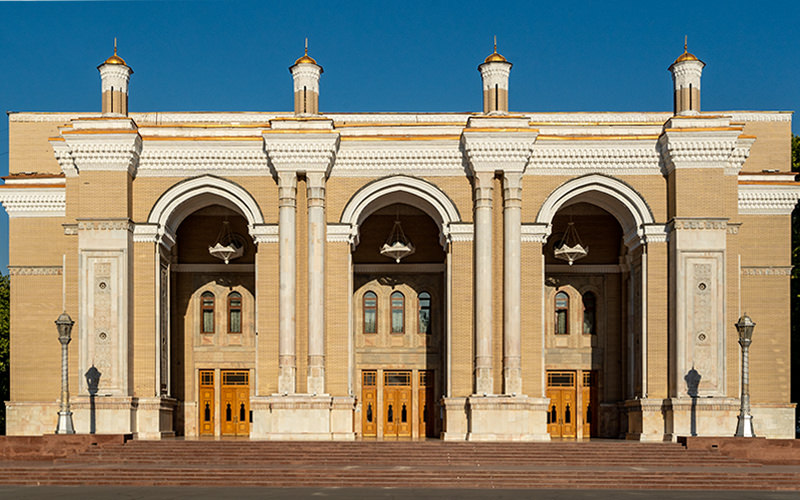 Театр имени Алишера Навои в Ташкенте