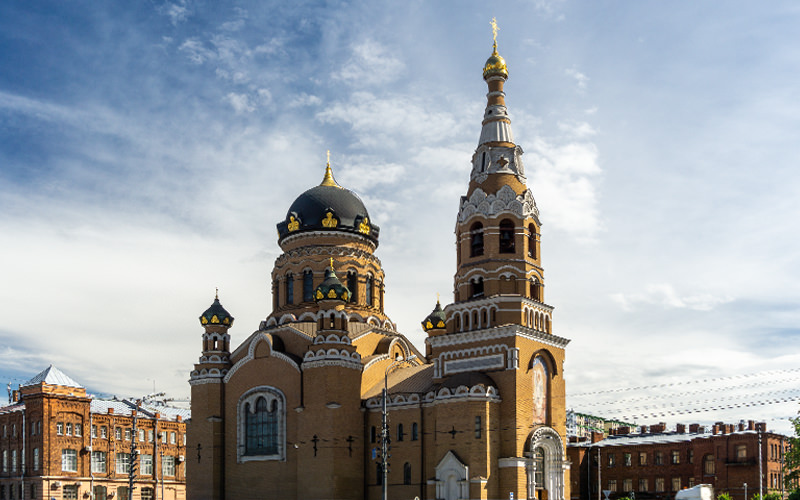 Церковь Воскресения Христова у Варшавского вокзала и памятник последнему русскому императору