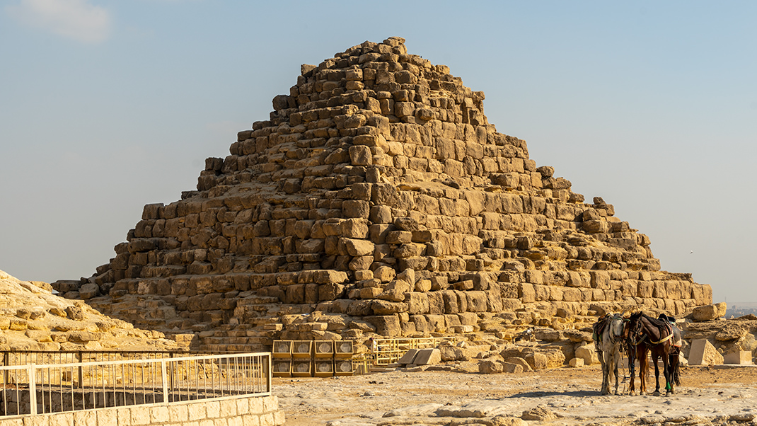 The complex includes smaller pyramids for queens