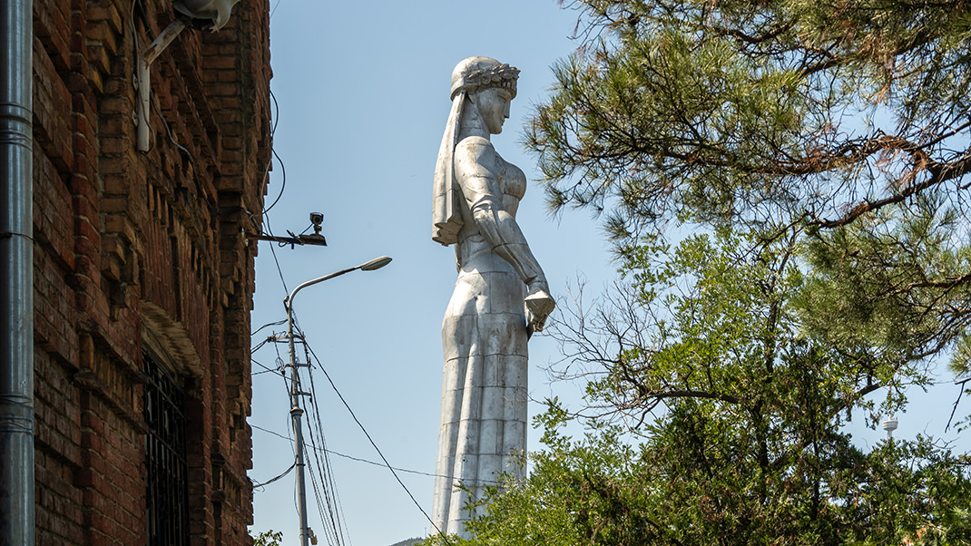 Скульптуру видно из многих точек города