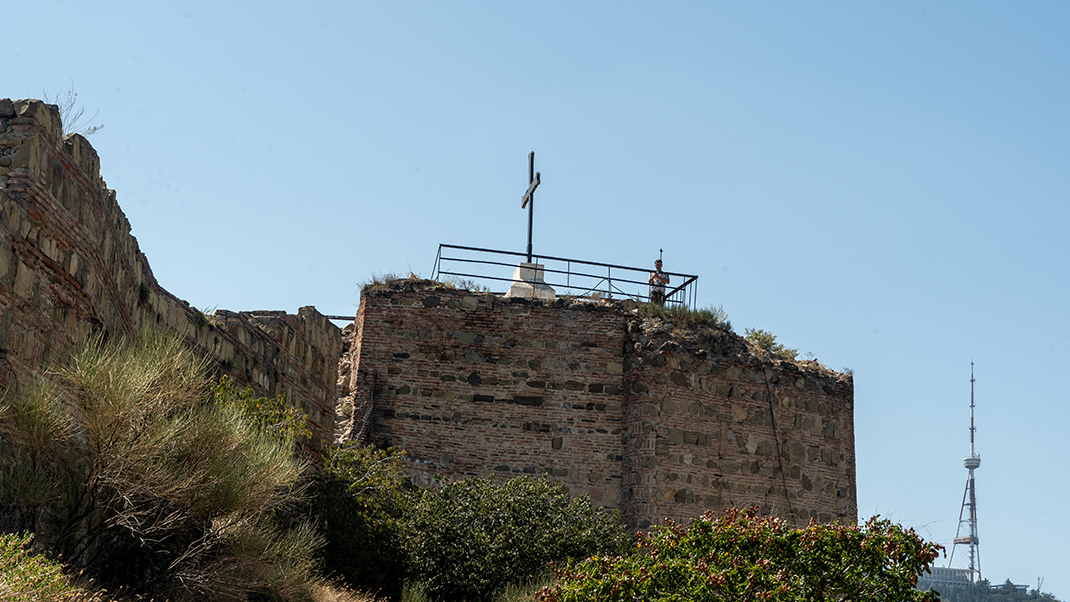 Крепость относят к памятникам IV века