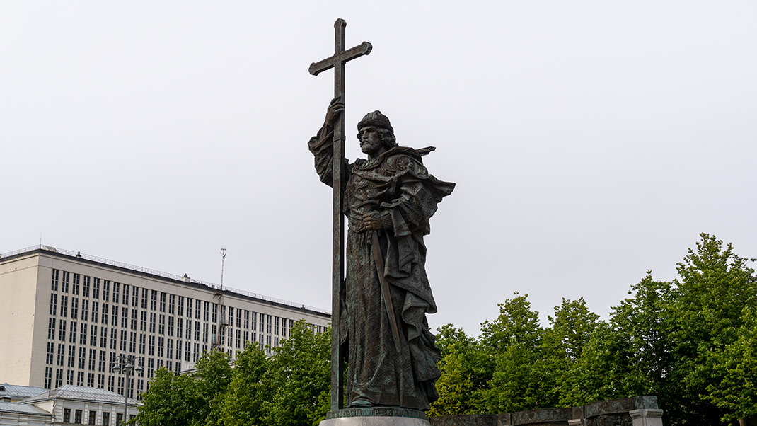 Памятник святому равноапостольному князю Владимиру Святославичу