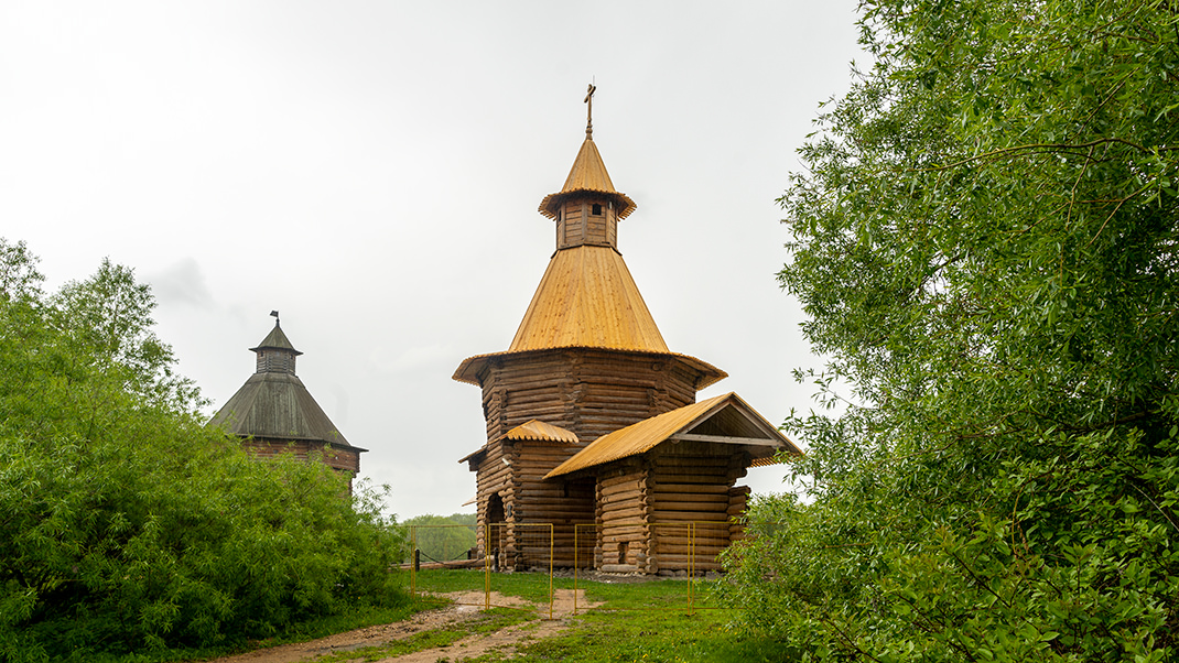 Ворота Николо-Корельского монастыря