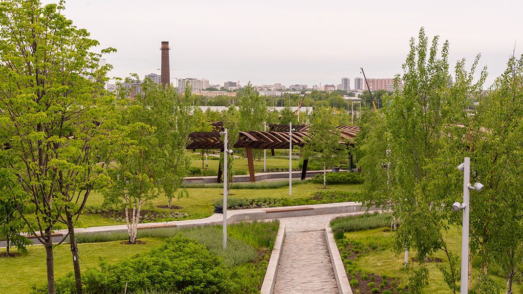 Парк «Тюфелева роща» разбит на месте снесённых производственных цехов завода имени Лихачёва (ЗИЛ)