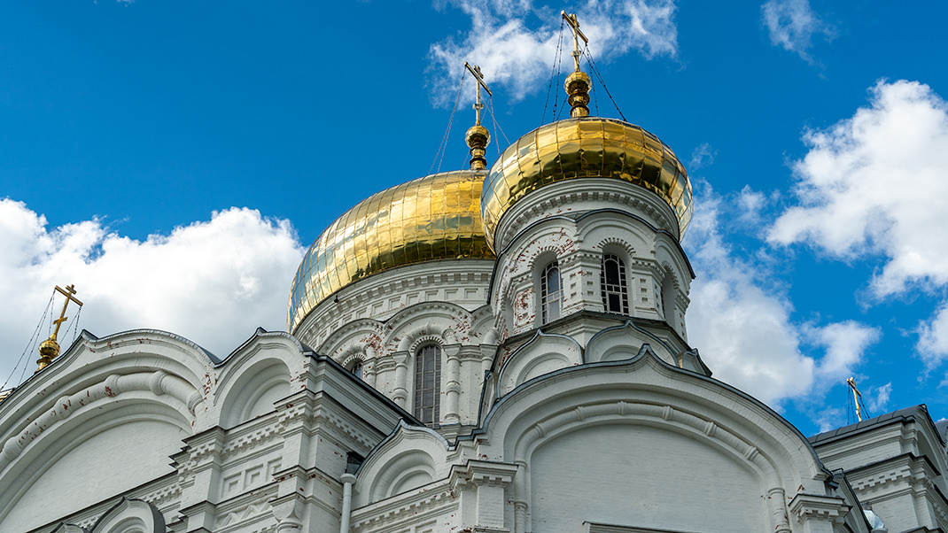Образцом для этой постройки служил московский храм Христа Спасителя
