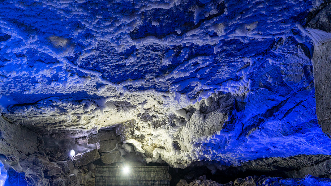 Первый зал на входе в пещеру