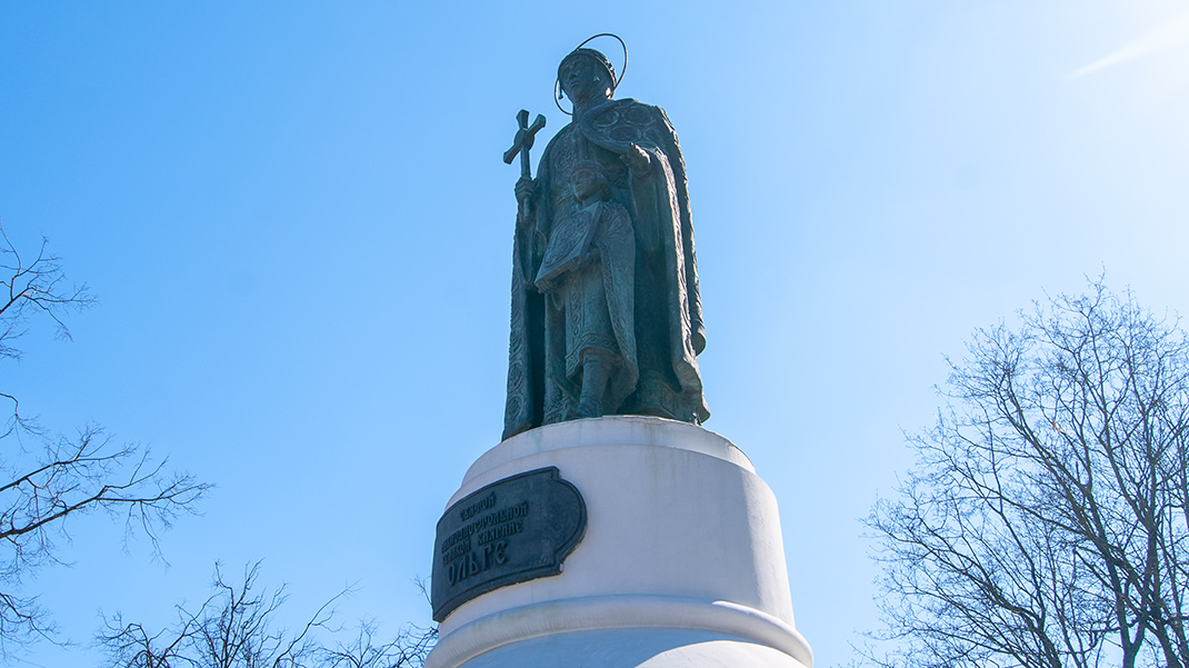 Памятник Святой равноапостольной княгине Ольге