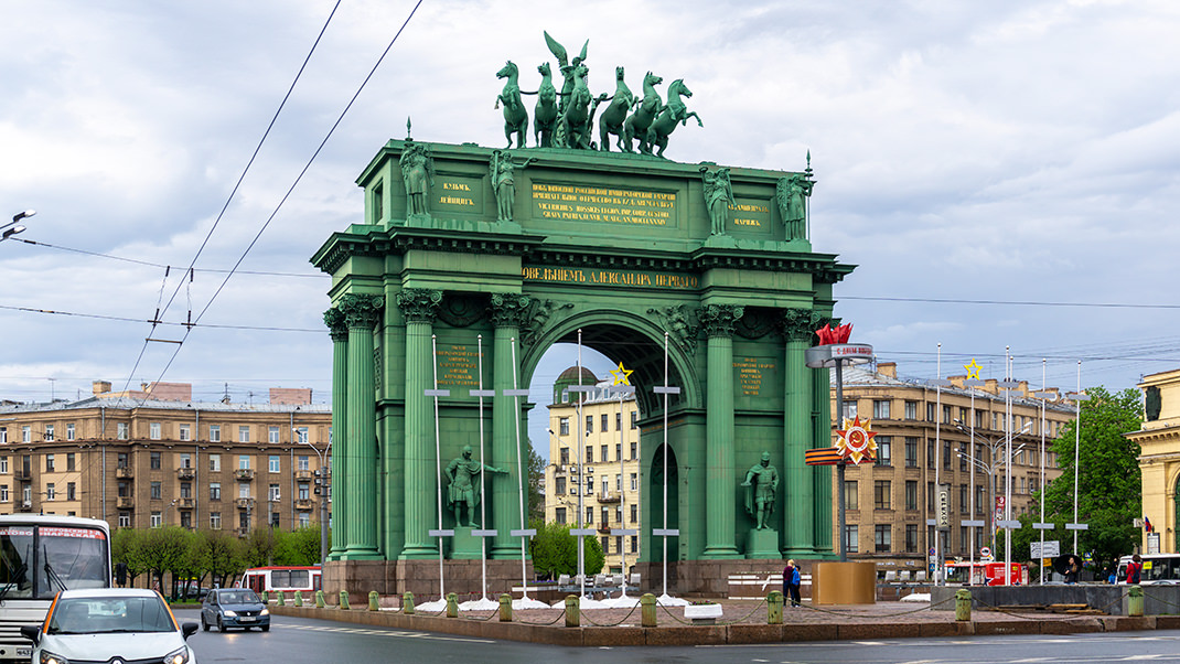 Вид на сооружение со стороны Кировского универмага
