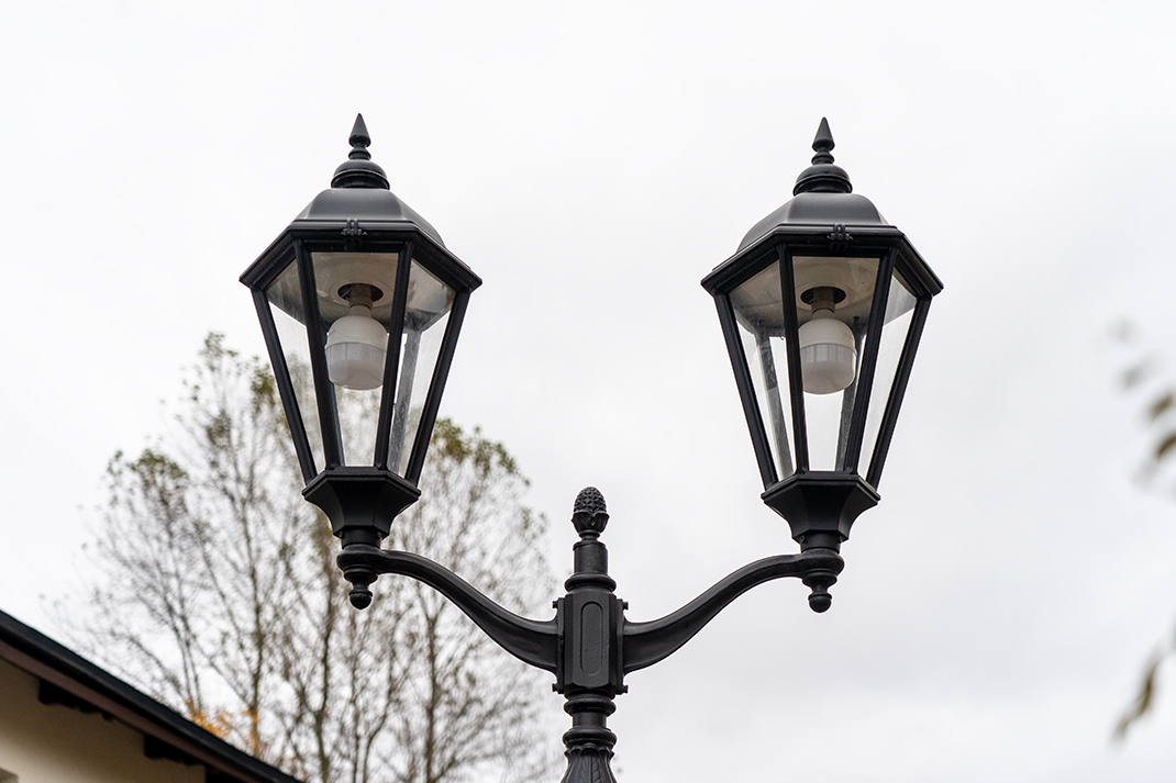 Фонарь на территории