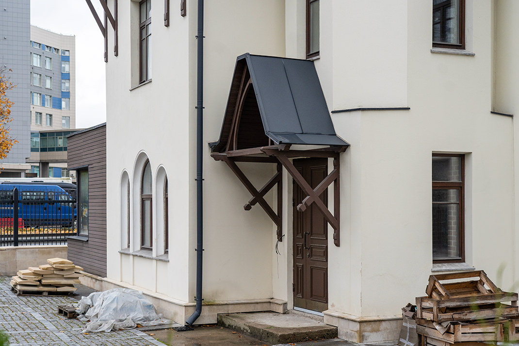 Вход в здание