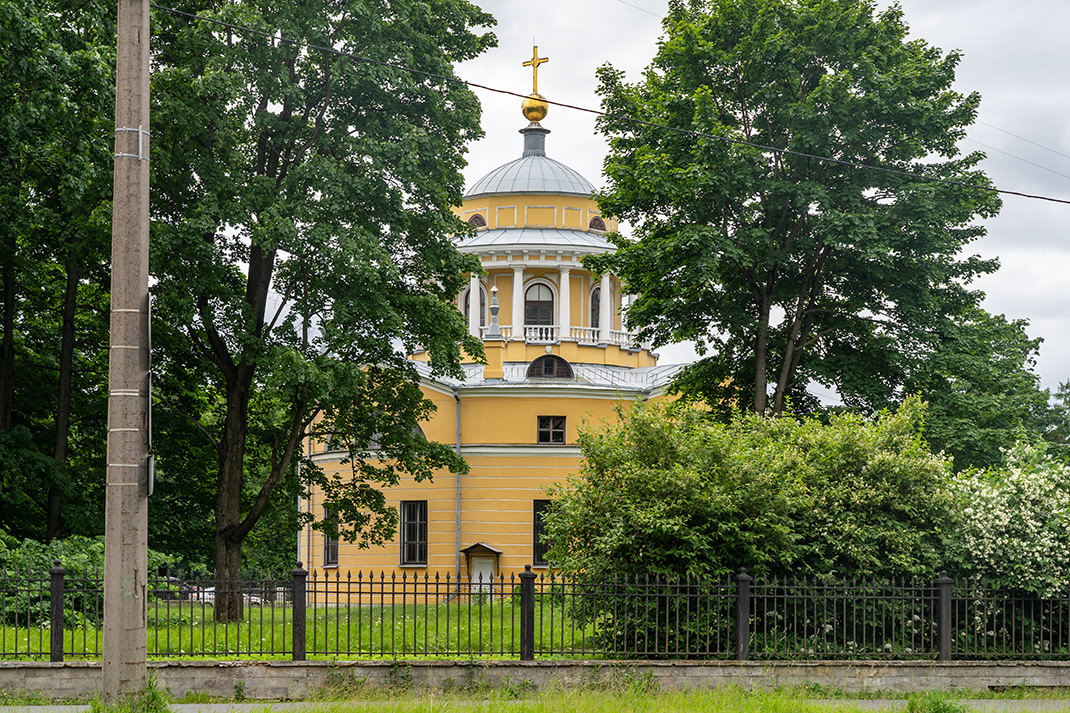 Со стороны улицы Савушкина