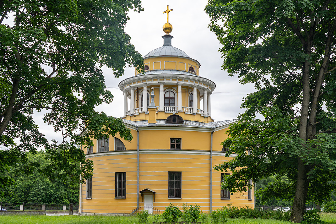 В 1937 году церковь закрыли, впоследствии помещения сооружения перестроили