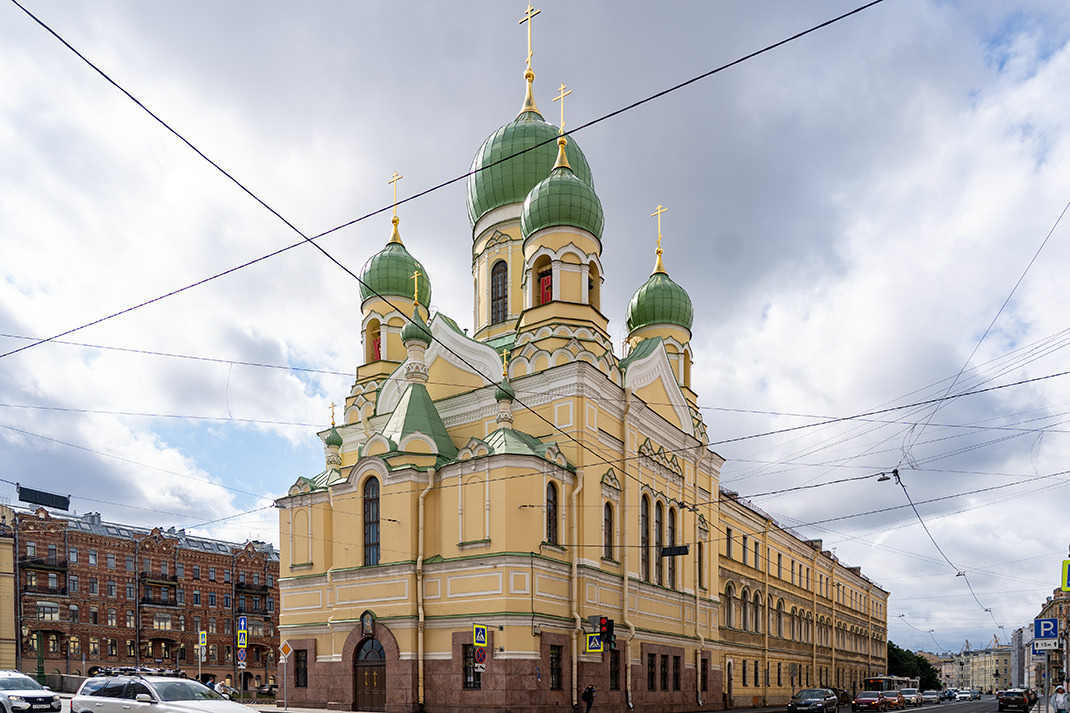 Адрес здания — проспект Римского-Корсакова, 24