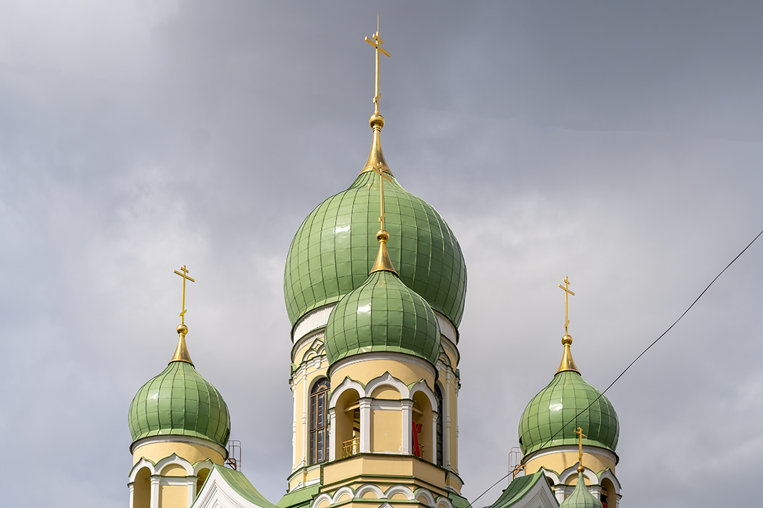 Купола храма