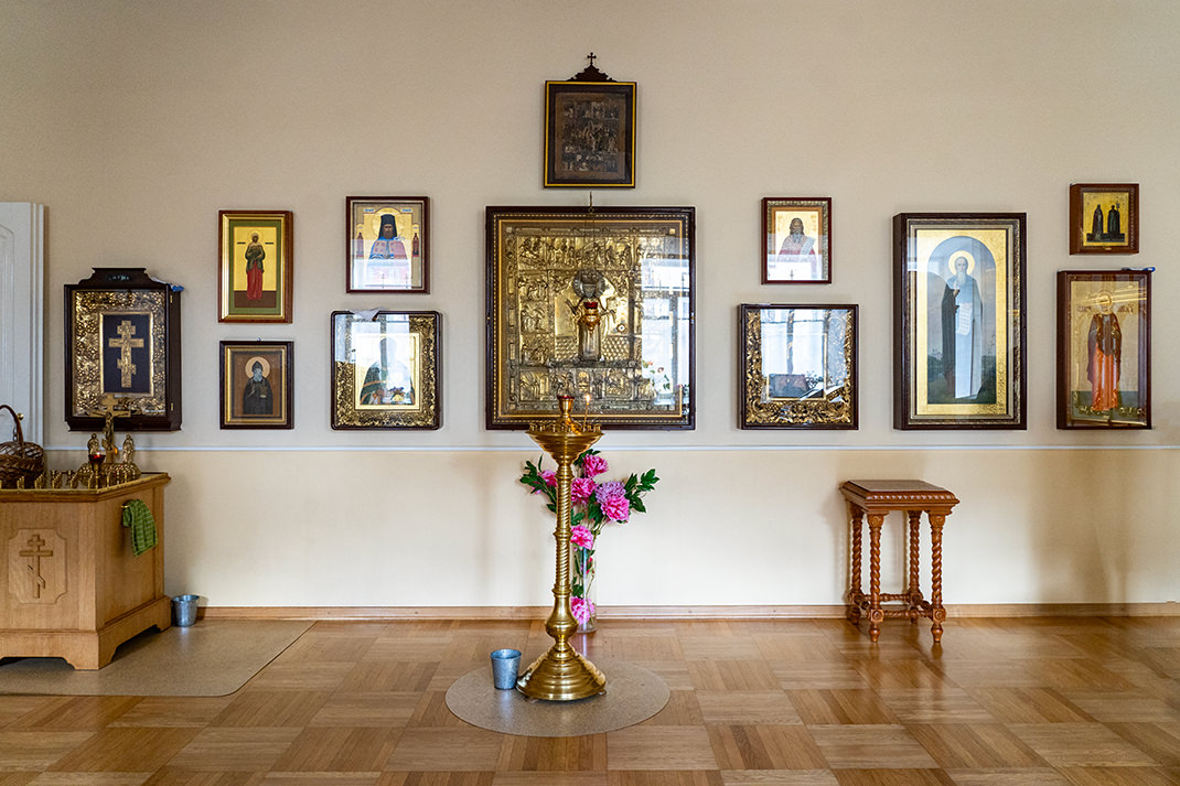 Проект включал создание самого храма и строительство дома со школой, общежитием, библиотекой, общественными пространствами и подсобными помещениями