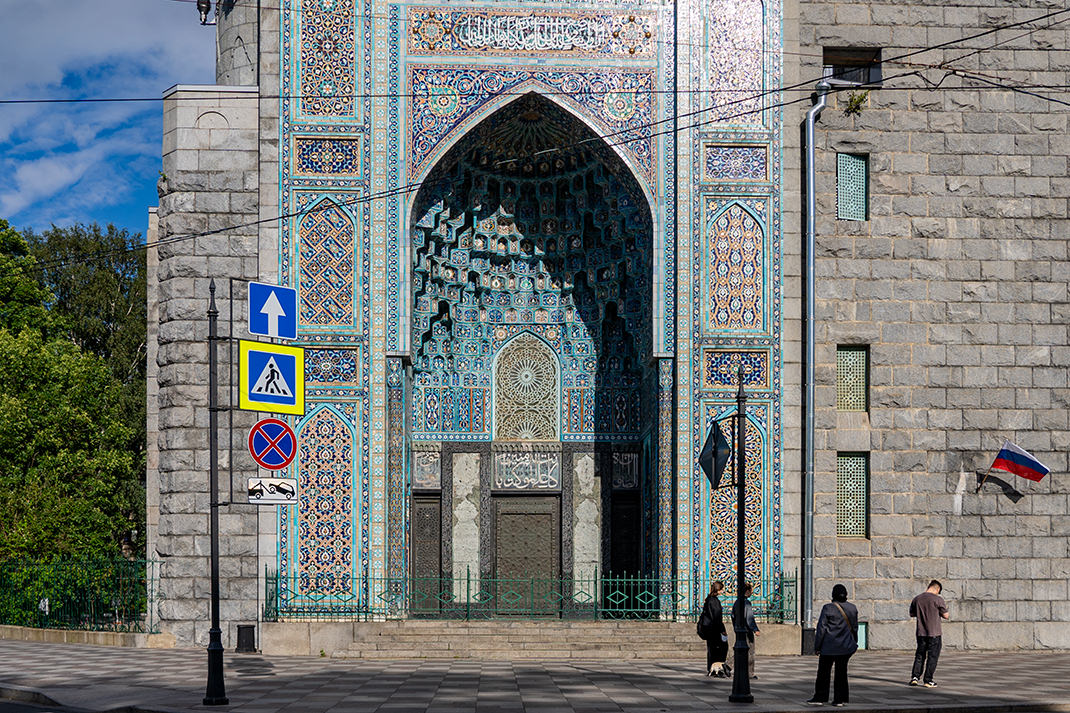 Вход в мечеть