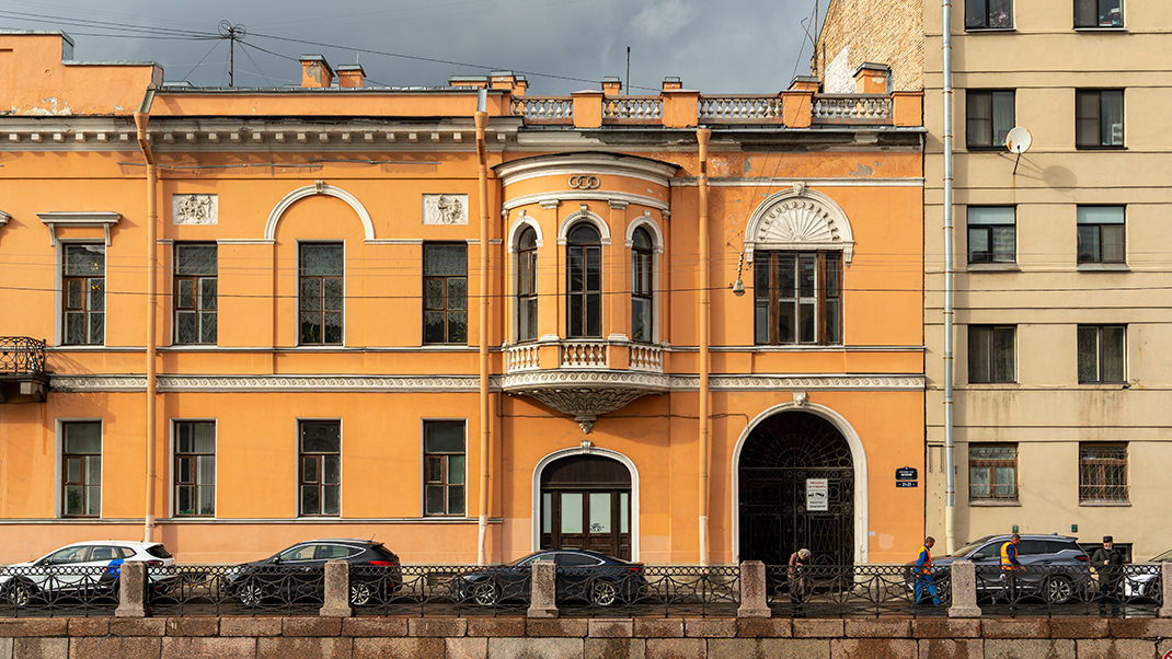Комплекс домов С. С. Абамелек-Лазарева. Этот фасад скопирован со здания на Невском, 40