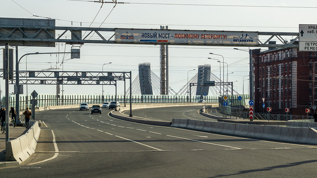 Выезд на мост с Петроградской стороны