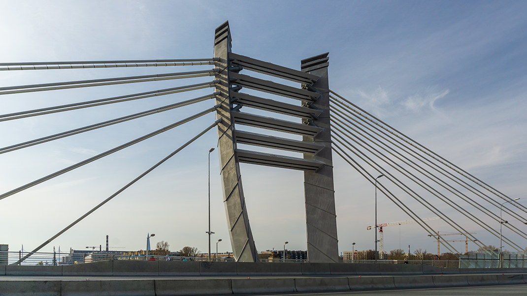 Конструкции моста выглядят очень необычно