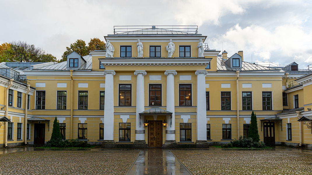 Дворец графов Бобринских
