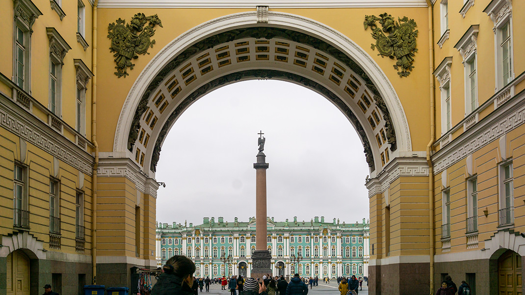 Перспектива в сторону Дворцовой площади