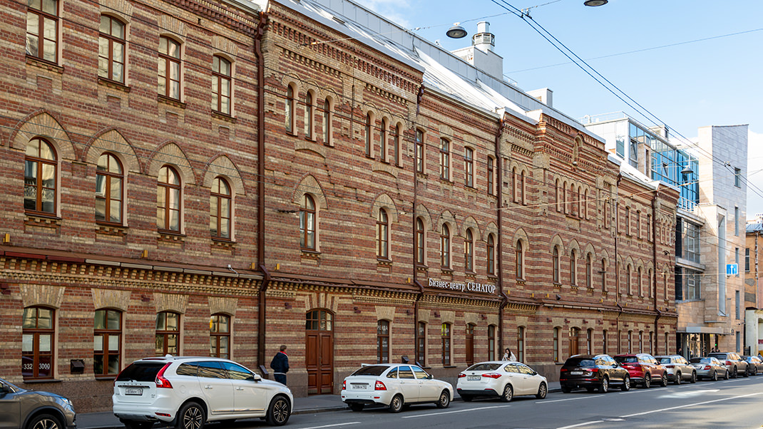 Бывшее здание бань Е. Ф. Овчинникова. От исторической постройки остался лишь фасад