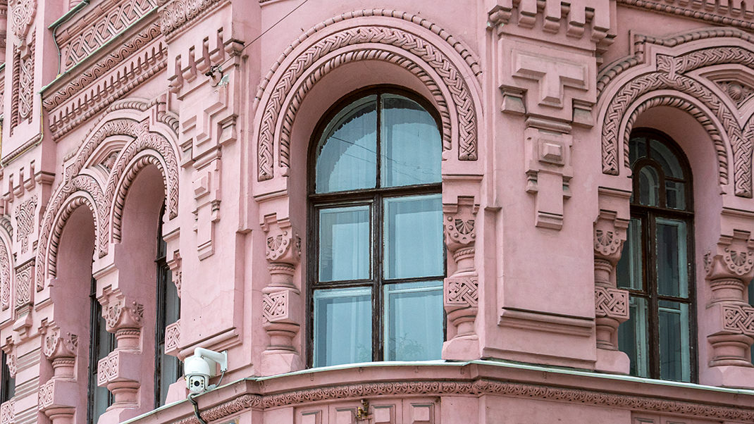 Здание относится так называемому русскому стилю
