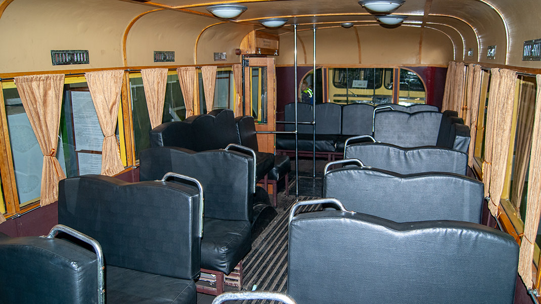 Внутри ретро-троллейбуса