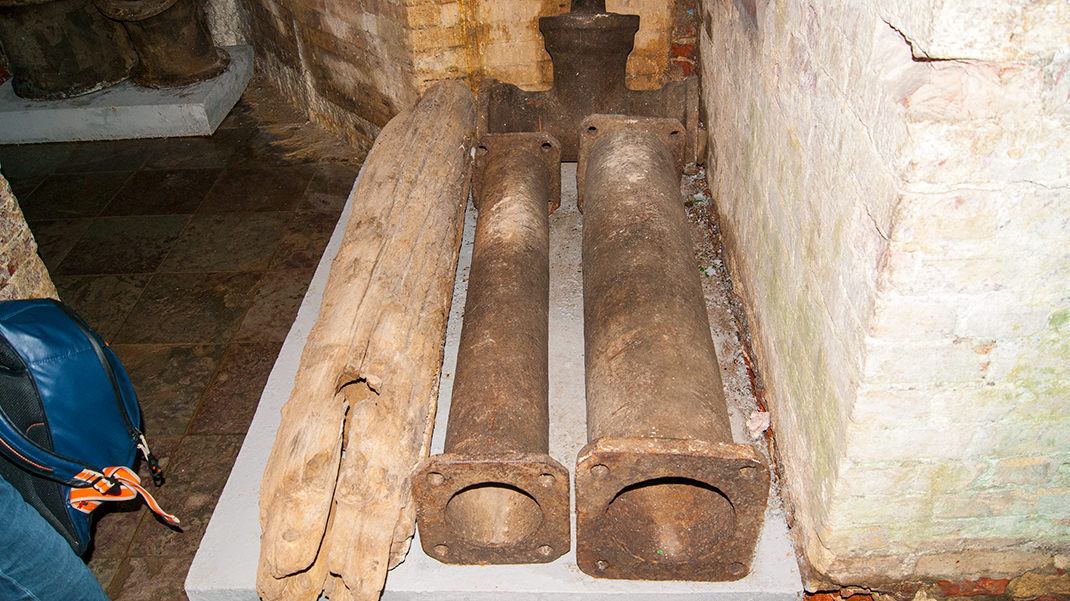 Старинные деревянные трубы