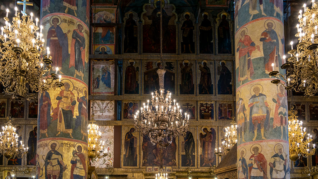 Иконостас собора был создан в 1653 году