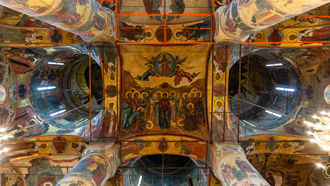 В оформлении собора использовано более 200 сюжетных композиций и около 2 000 фигур