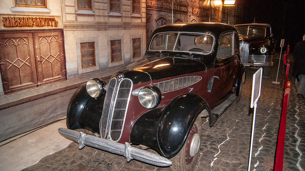 «Bmw 321». Это авто можно увидеть в картинах «Ленинград 46» или «Ниро Вульф»