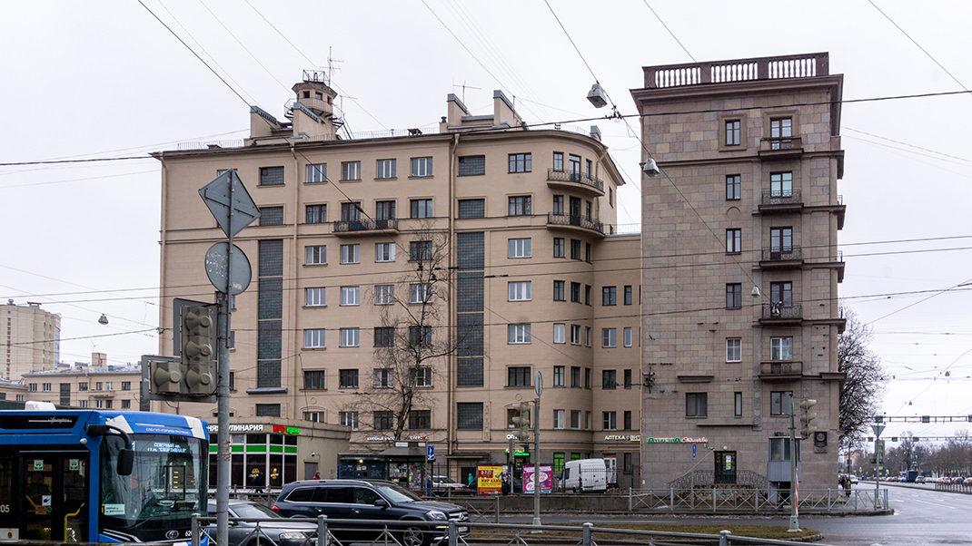 Вид со стороны Кантемировской улицы