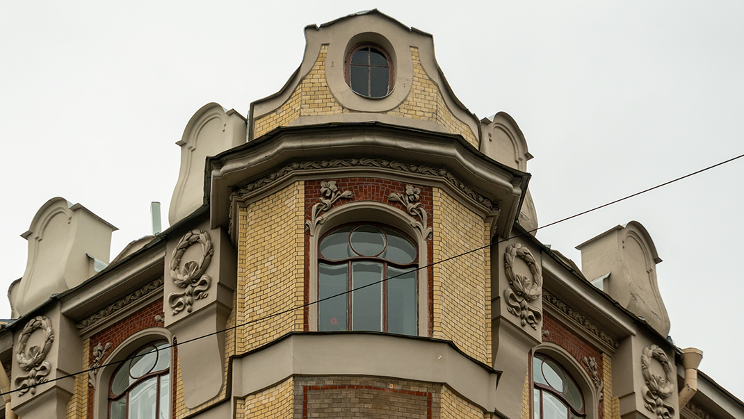 Александр Сергеевич Хренов построил доходный дом для домовладельца с необычной фамилией в 1902—1903 годах