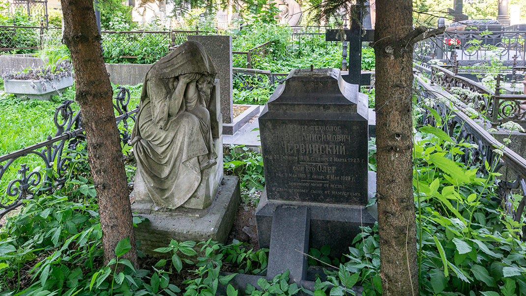 История кладбища начинается в 1863 году, именно к этому времени относится первое упоминание о захоронении в новом некрополе