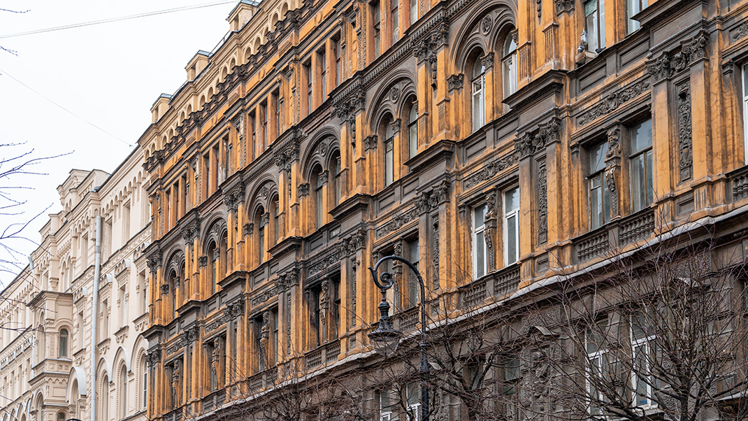 Соседнее здание по адресу Пушкинская, 18, также построил архитектор Иванов