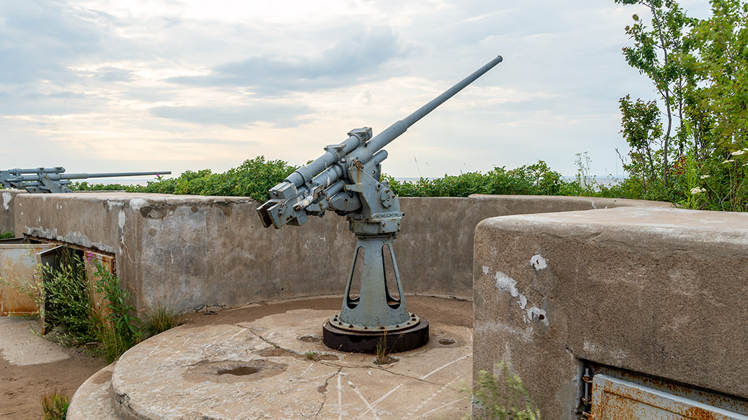Несколько орудий расположено в северной части форта