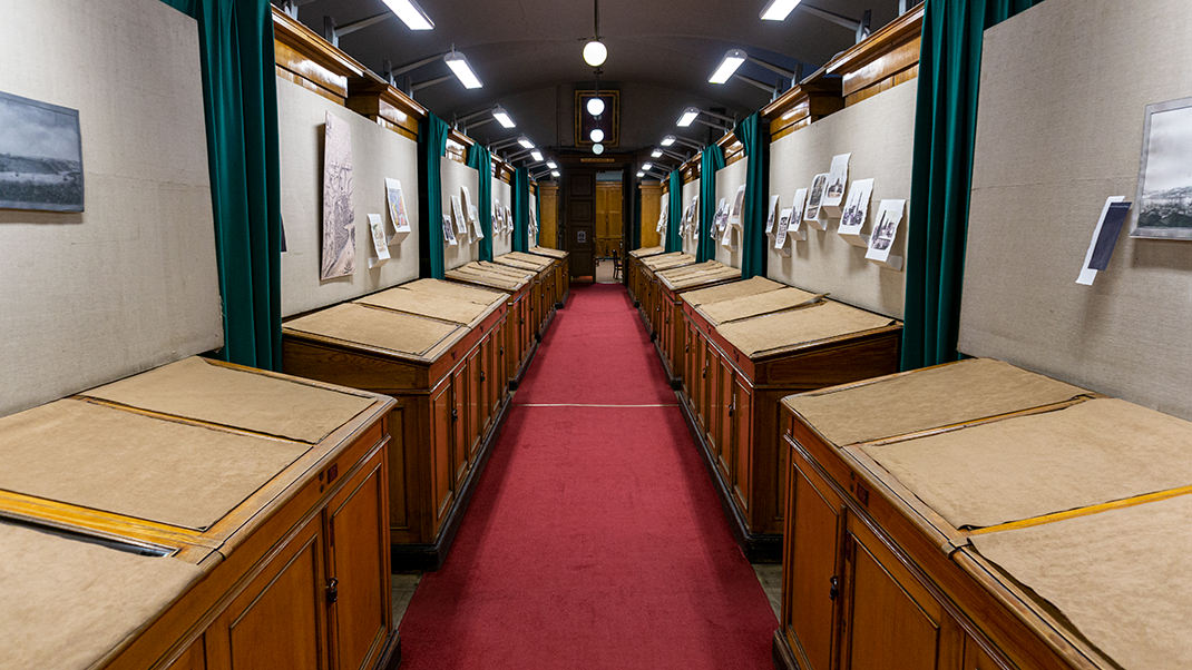 Выставочный зал отдела рукописей