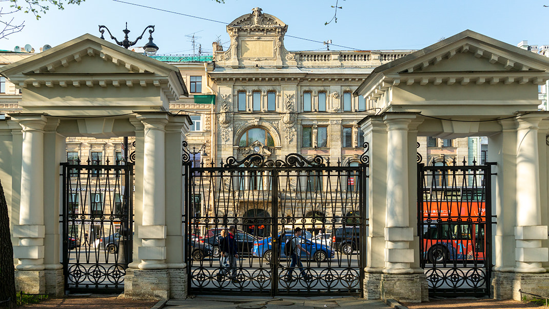 Сад Аничкова дворца в Санкт-Петербурге: как добраться, история, фото