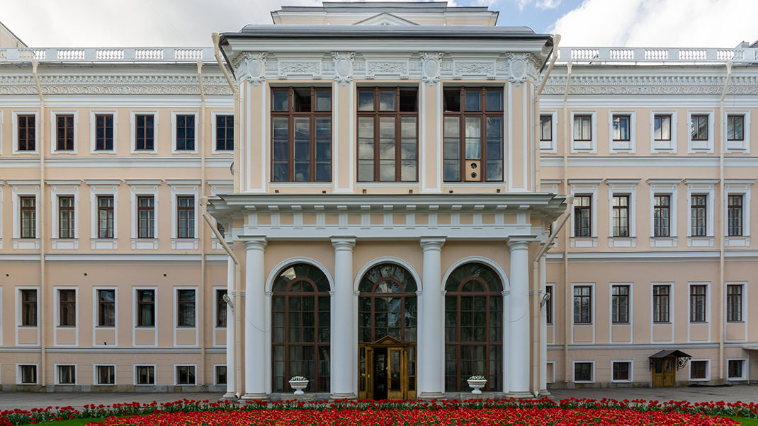 Сад Аничкова дворца в Санкт-Петербурге: как добраться, история, фото